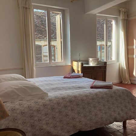 Sur Les Ailes Du Papillon-La Suite Saint-Sauveur-en-Puisaye Esterno foto