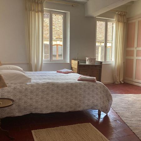 Sur Les Ailes Du Papillon-La Suite Saint-Sauveur-en-Puisaye Esterno foto