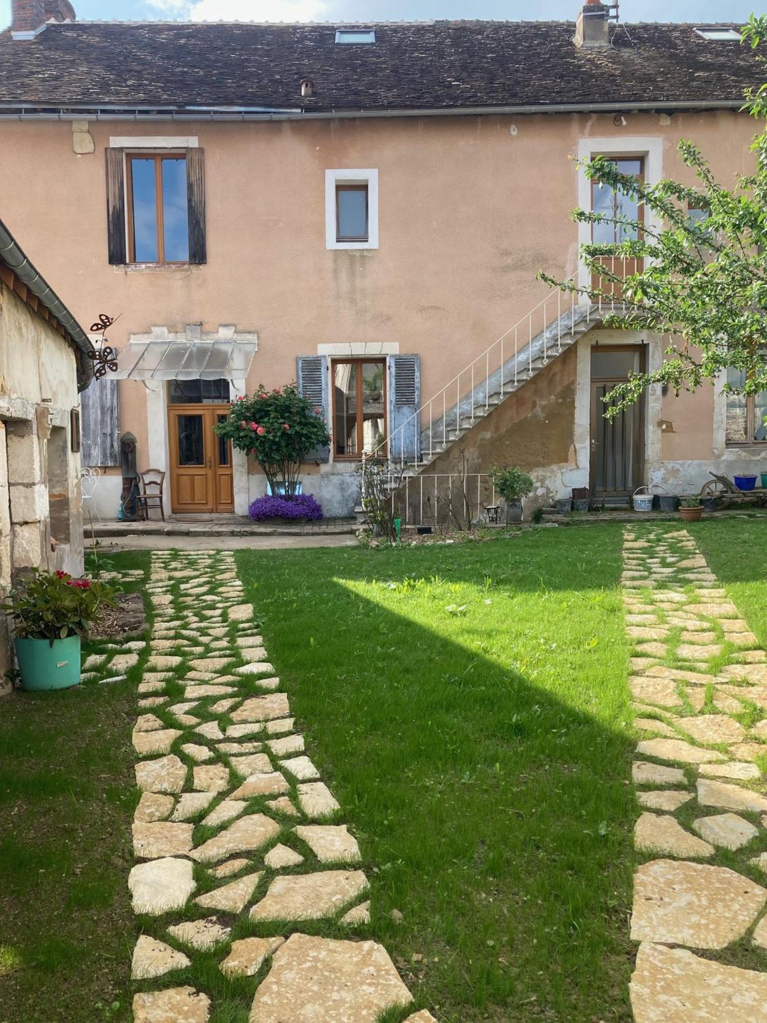 Sur Les Ailes Du Papillon-La Suite Saint-Sauveur-en-Puisaye Esterno foto