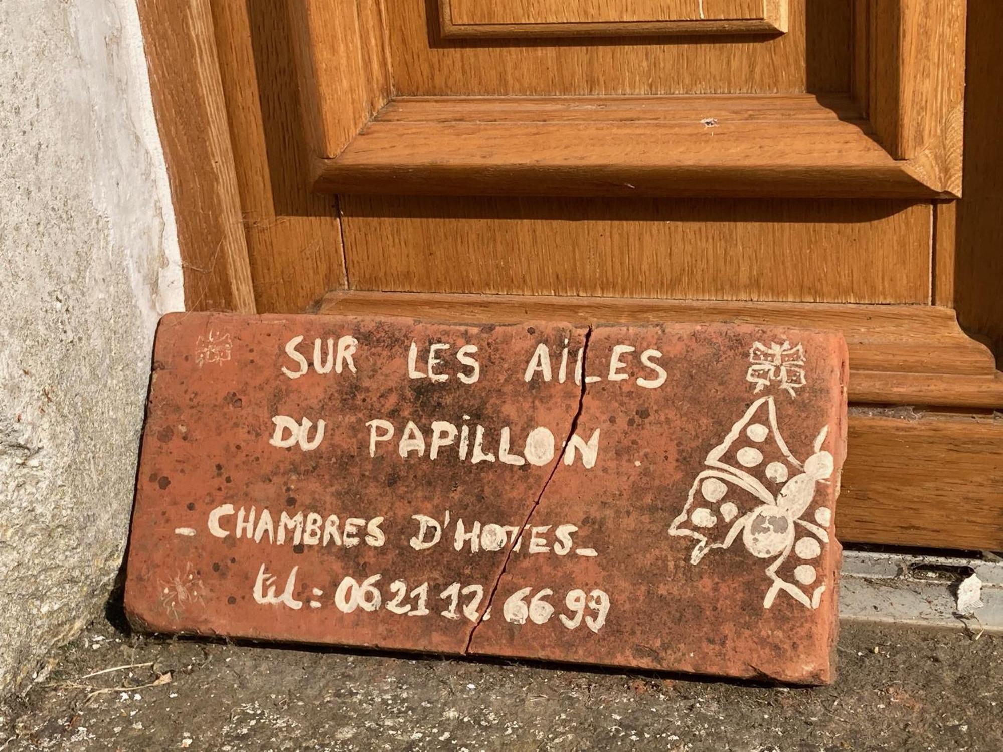 Sur Les Ailes Du Papillon-La Suite Saint-Sauveur-en-Puisaye Esterno foto