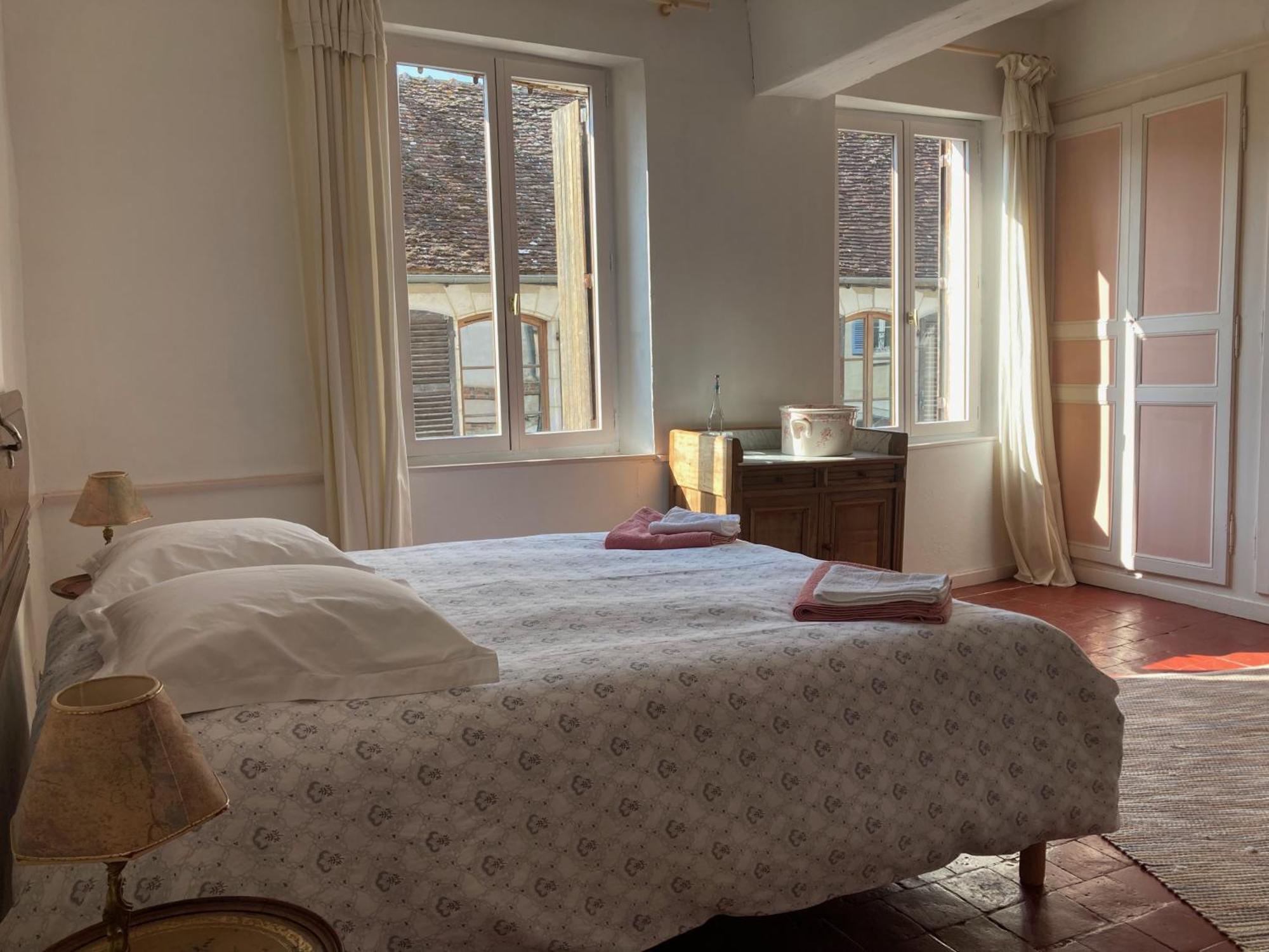 Sur Les Ailes Du Papillon-La Suite Saint-Sauveur-en-Puisaye Esterno foto