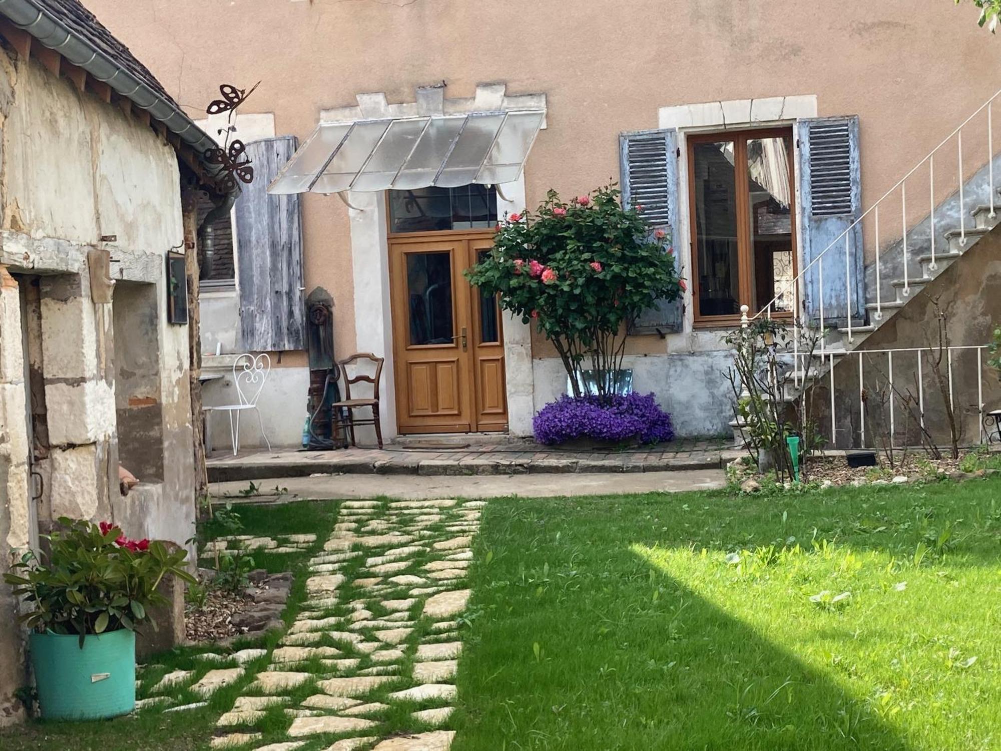 Sur Les Ailes Du Papillon-La Suite Saint-Sauveur-en-Puisaye Esterno foto