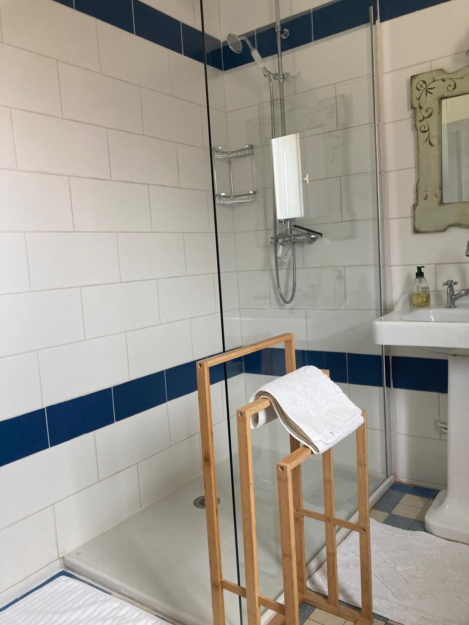 Sur Les Ailes Du Papillon-La Suite Saint-Sauveur-en-Puisaye Esterno foto