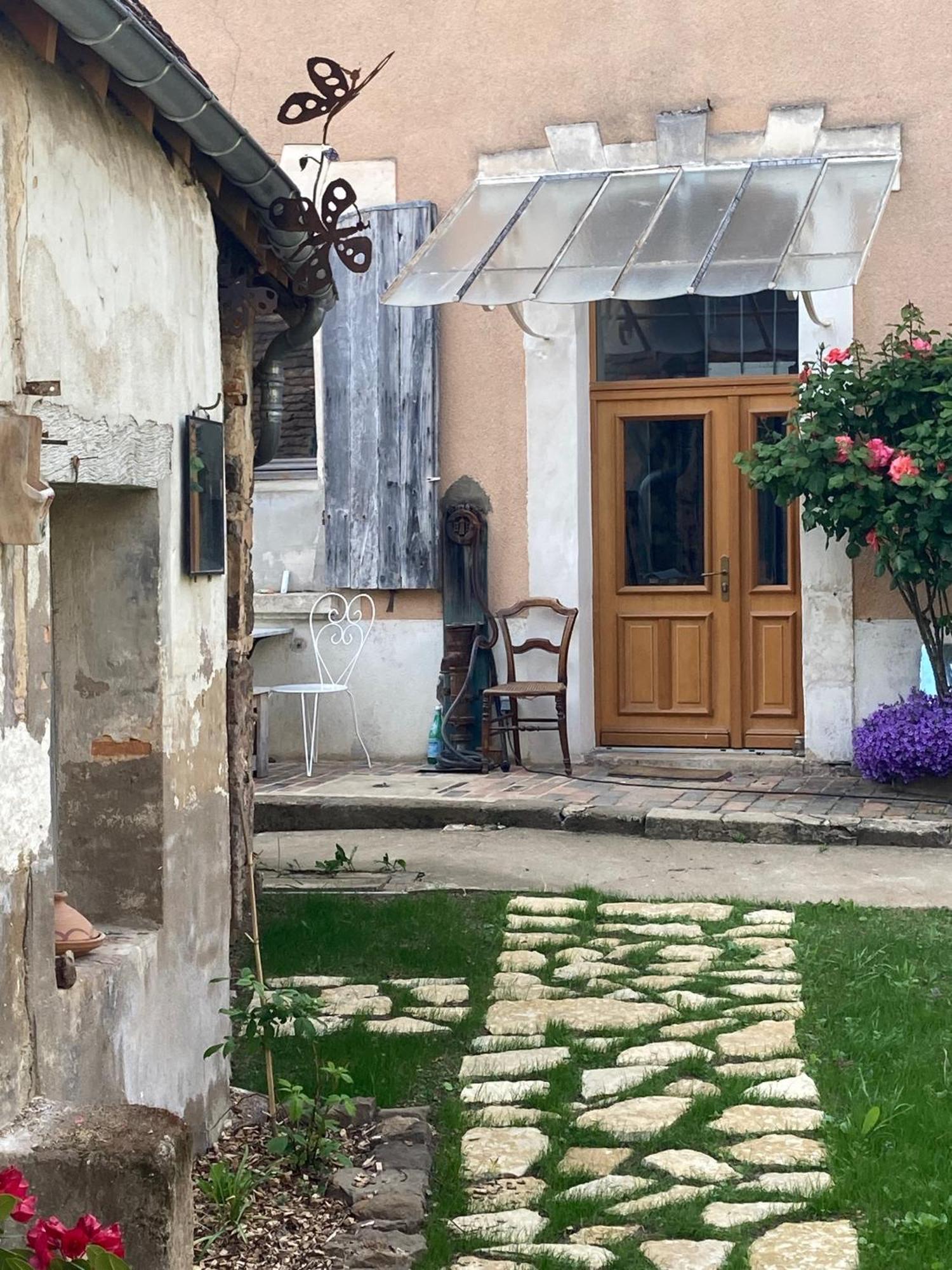 Sur Les Ailes Du Papillon-La Suite Saint-Sauveur-en-Puisaye Esterno foto