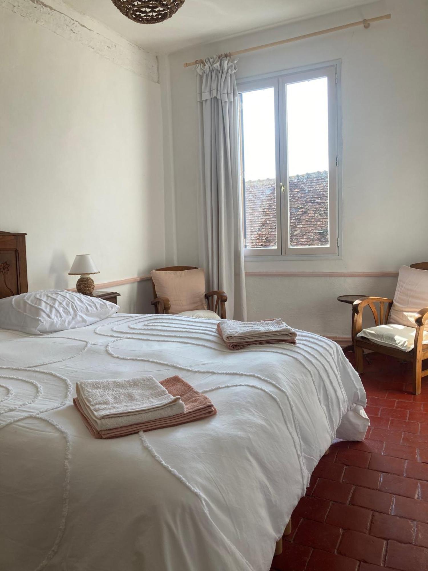 Sur Les Ailes Du Papillon-La Suite Saint-Sauveur-en-Puisaye Esterno foto