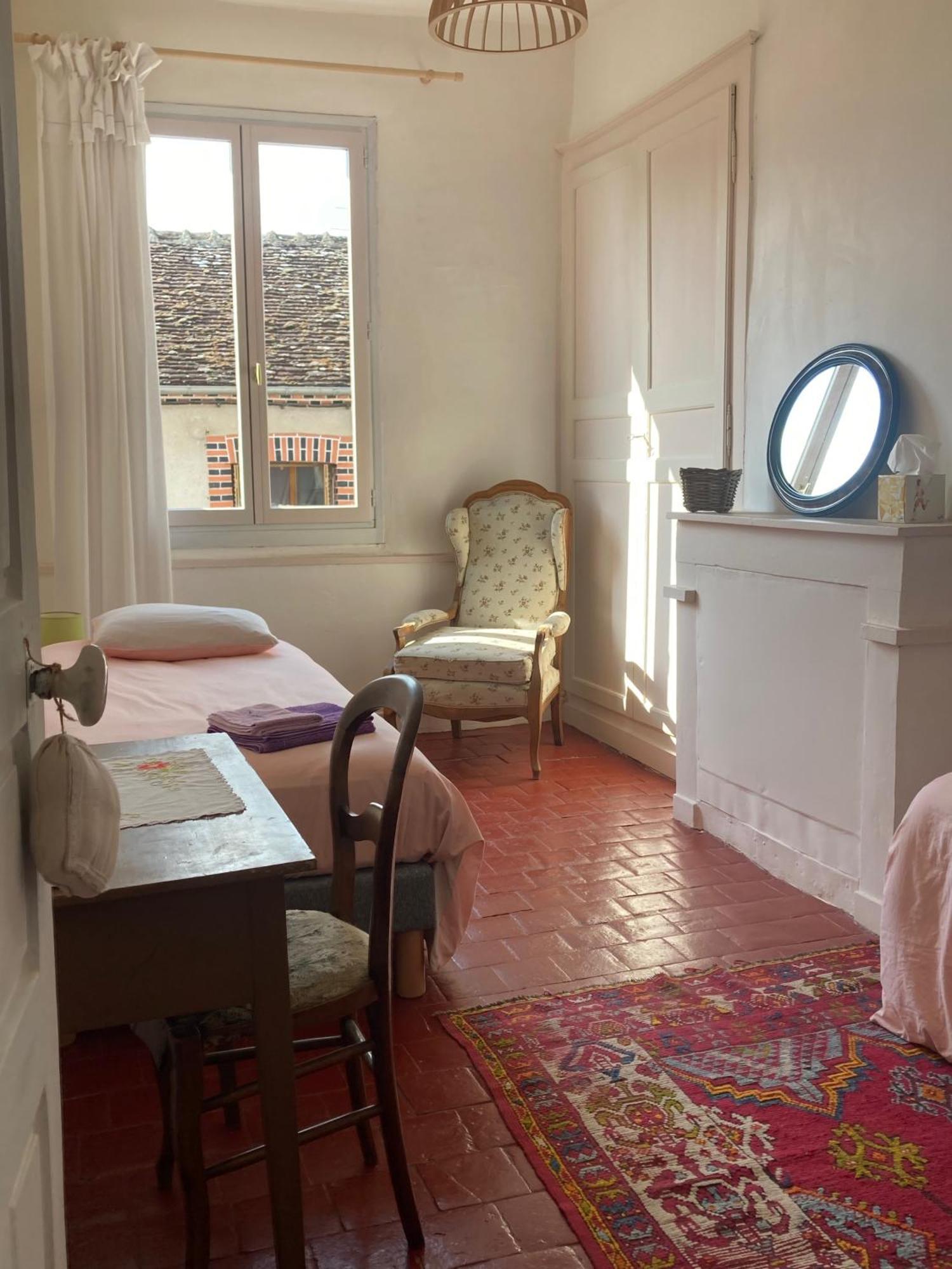 Sur Les Ailes Du Papillon-La Suite Saint-Sauveur-en-Puisaye Esterno foto